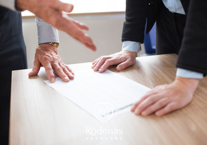 ¿Puedo presentar una demanda laboral sin abogado?