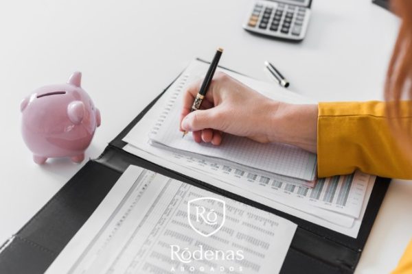 ¿Cómo se clasifican los ingresos públicos en España?